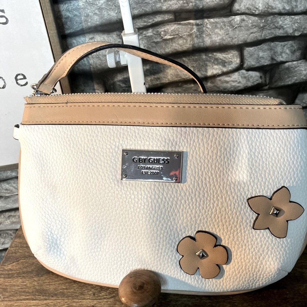 Guess nwot wristlett